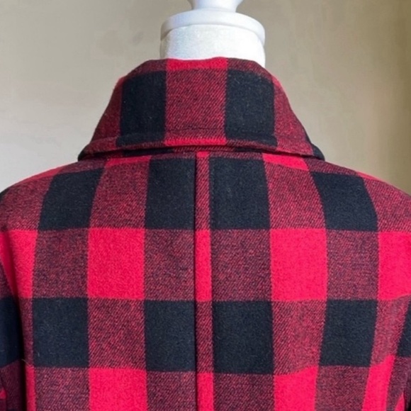 Gap wool blend pea coat in red and black check. Lined. Front pockets. Size M - Picture 5 of 9